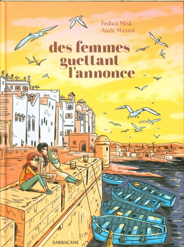 [9798607]  Des femmes guettant l'annonce 